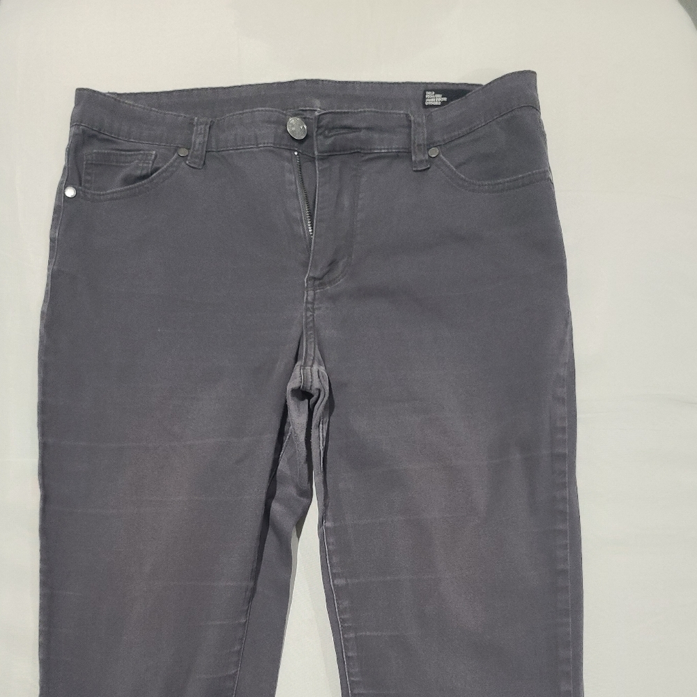 Women's/Junior Jeans I Size: 12/32 waist